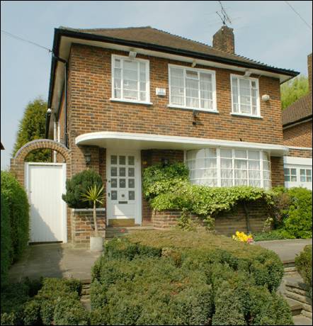 27 Greenhalgh Walk